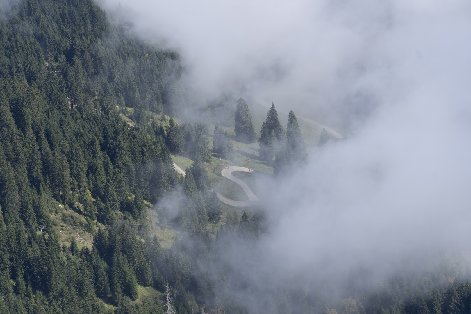 Nur ein Weg durch die Wolken