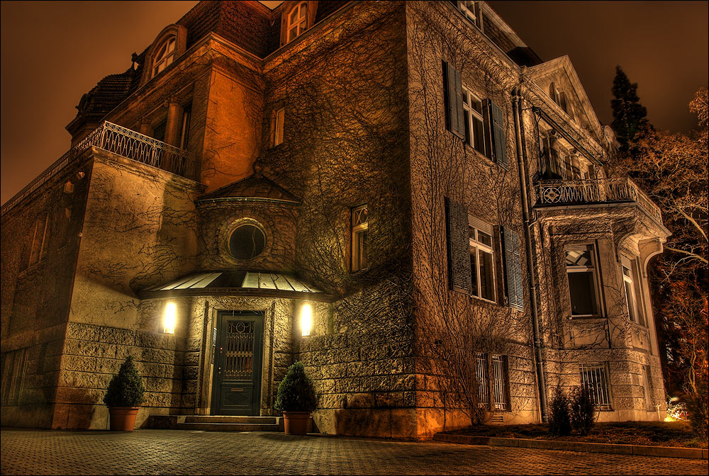 Nur ein Wiesbadener Haus bei Nacht [HDRI]