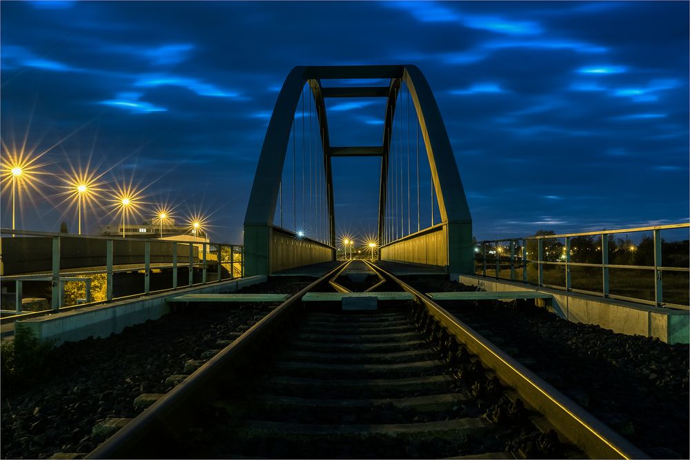 Nur eine Eisenbahnbrücke