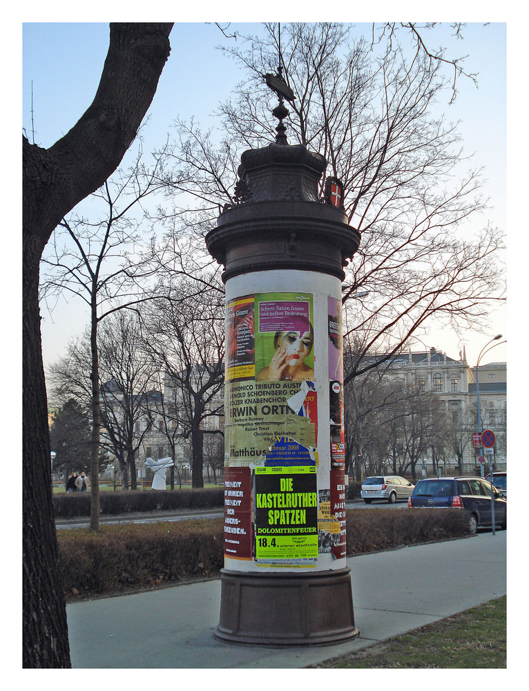 Nur eine litfaßsäule in wien links sieht man im hintergrund