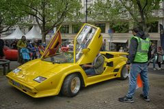 Nur fliegen ist schöner - Lamborghini Coutasch LP5005
