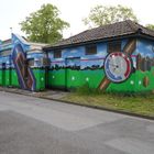 nur Graffiti, ein ganzes Gebäude !! . . 