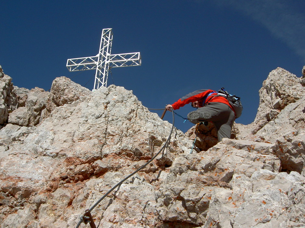 Nur mehr ein Schritt bis zum Gipfel des Dachsteins, 2996m