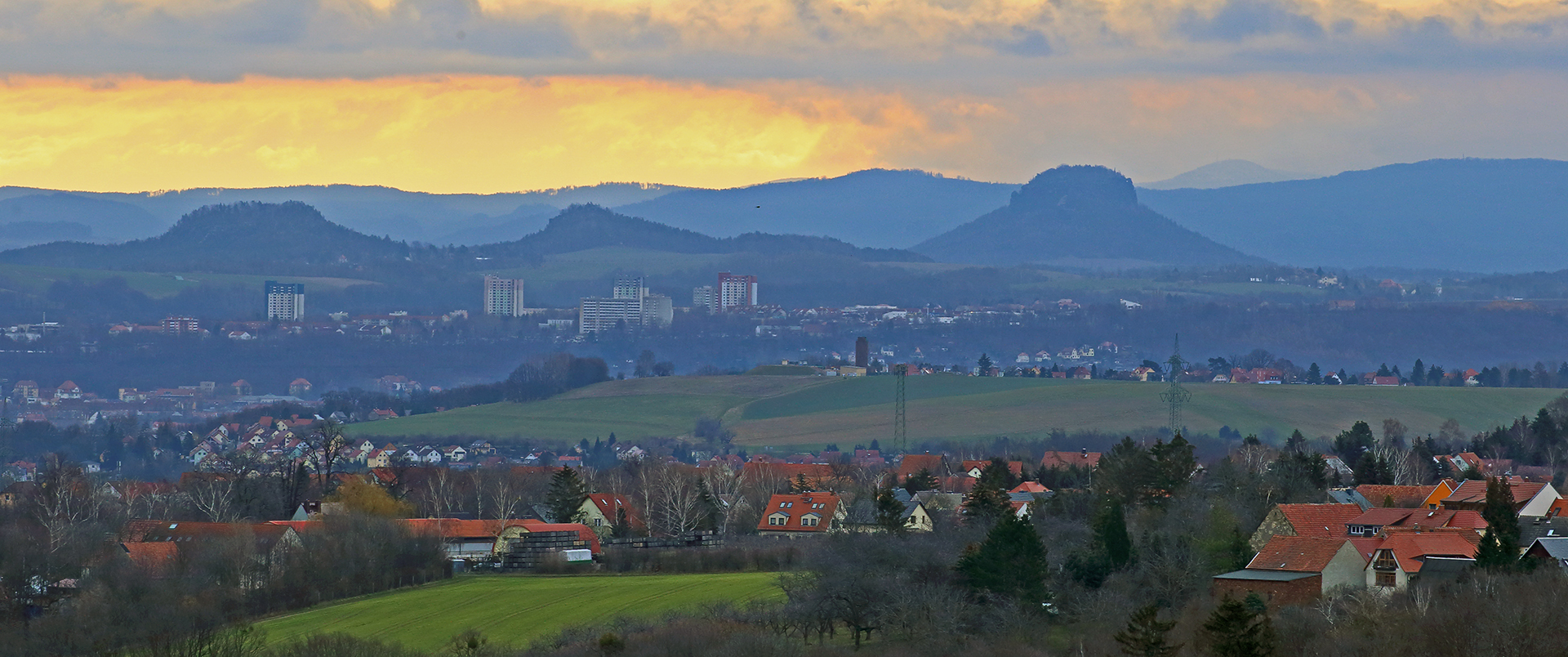 Nur über der Sächsischen Schweiz gestern morgen ein heller Streifen...