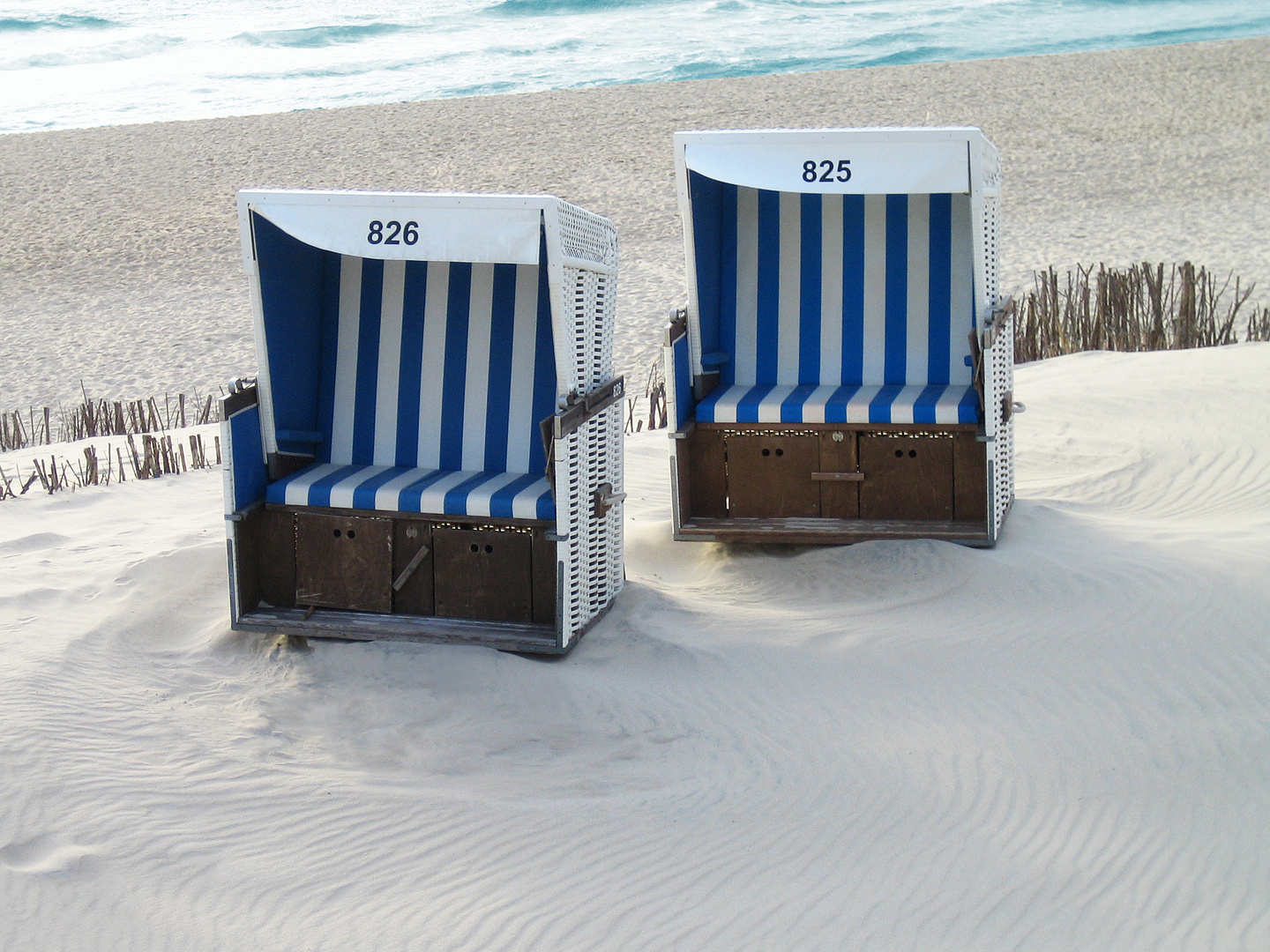 Nur zwei Strandkörbe... nichts weiter