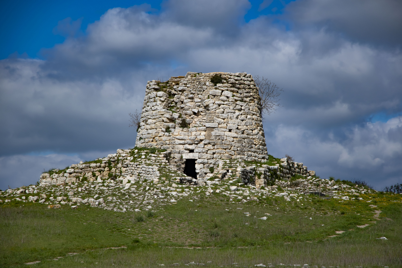 Nuraghe Is Paras - Isili