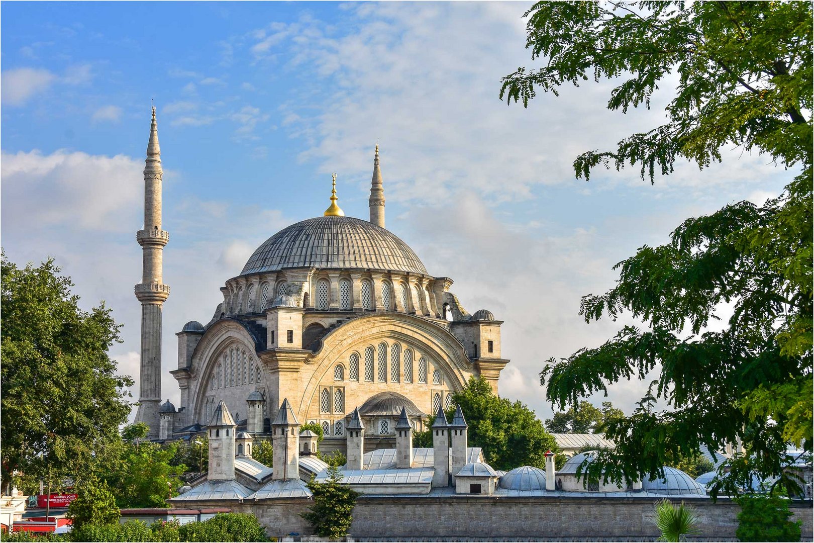 Nuruosmaniye Moschee in Istanbul