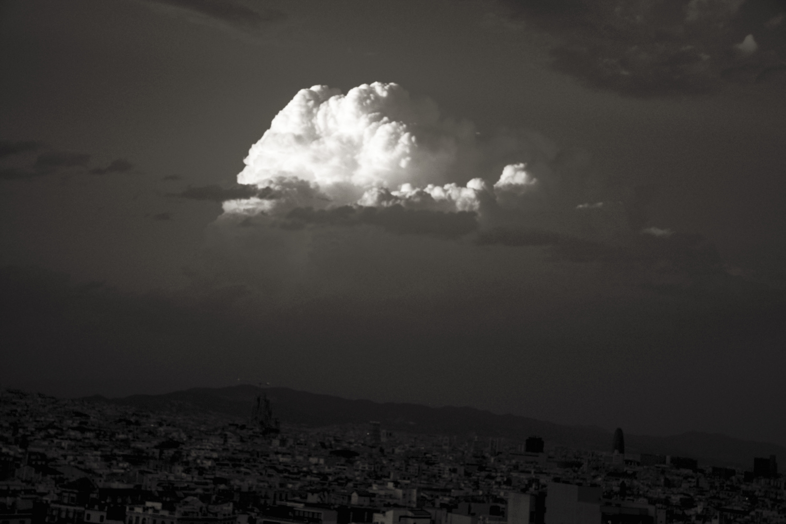Núvol sobre Barcelona 