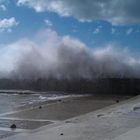 nuvole in cielo ed esplosioni di mare