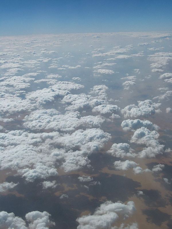 nuvole sul deserto dello yemen