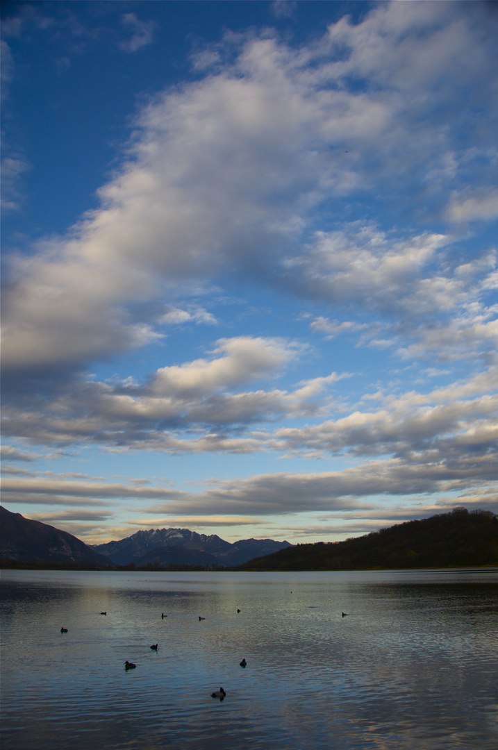 nuvole sul lago di Alserio