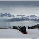 Ny-Ålesund - hier steht wohl die nördlichste Eisenbahn ;-)