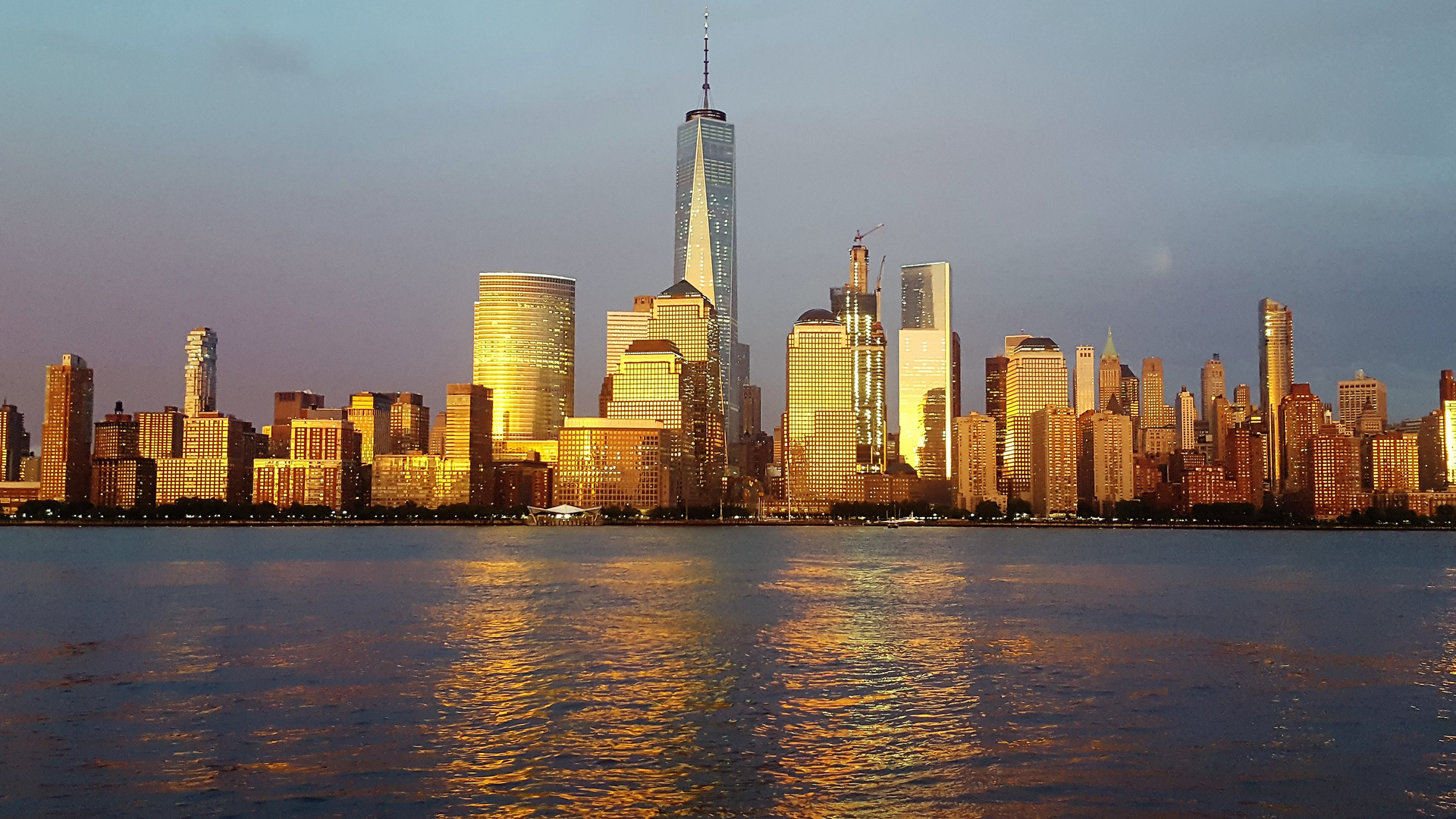 NY Skyline im Abendlicht