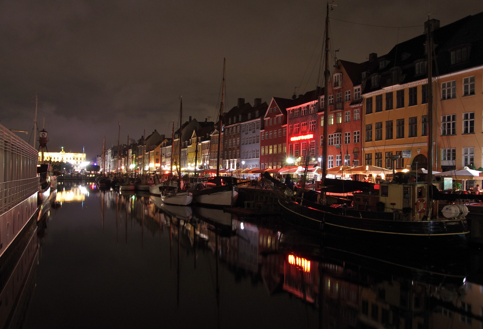 Nyhavn by night