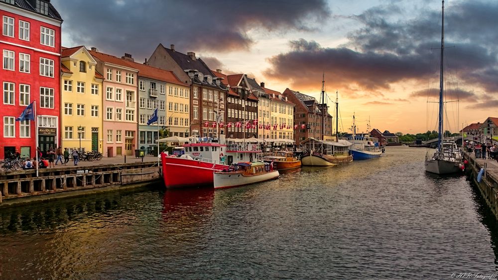 " Nyhavn Copenhagen "