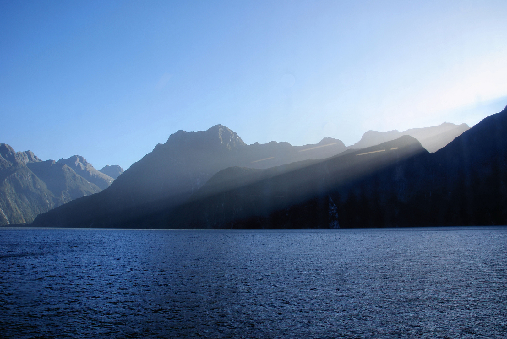 NZ Milford Sound Letzte Sonnenstrahlen