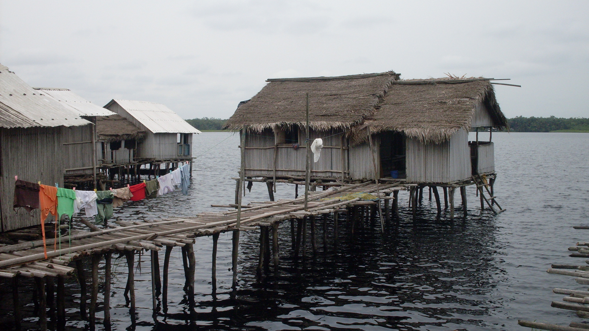 Nzulezo, le village construit sur l'eau