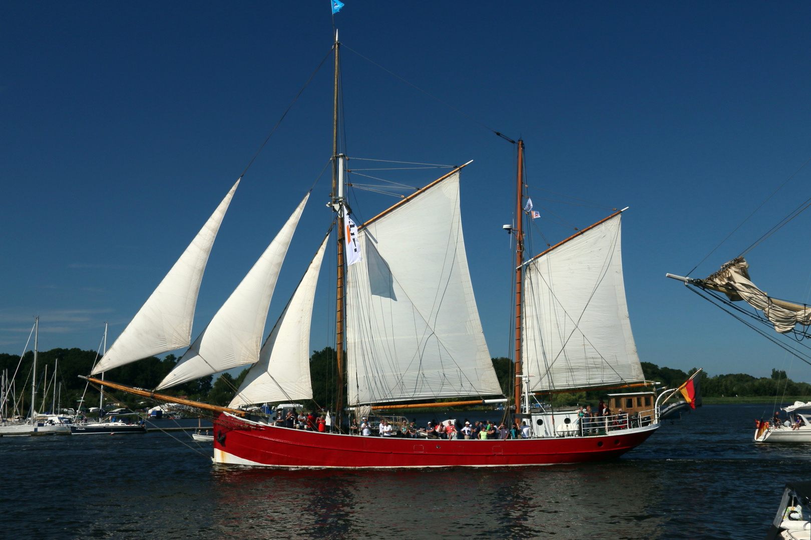 O-238.Segelschiff mit vollen Segel