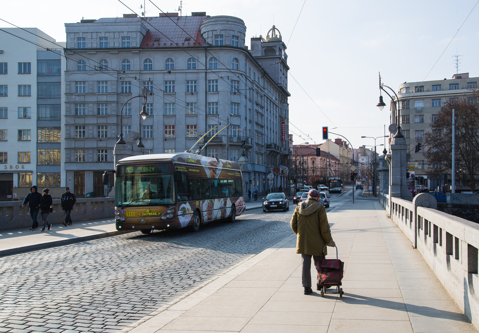 O-Bus mit Ganzwerbung