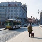 O-Bus mit Ganzwerbung