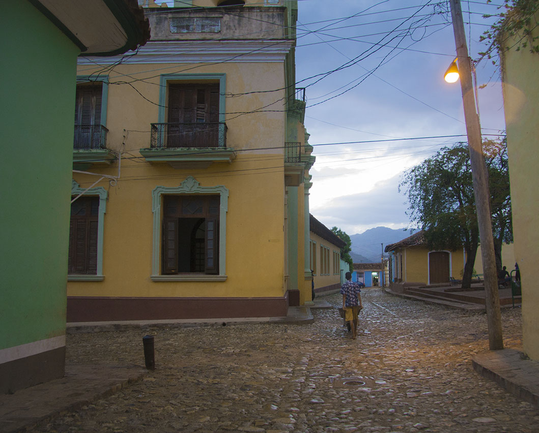 O sol por (Anocheciendo ) en Trinidad Cuba