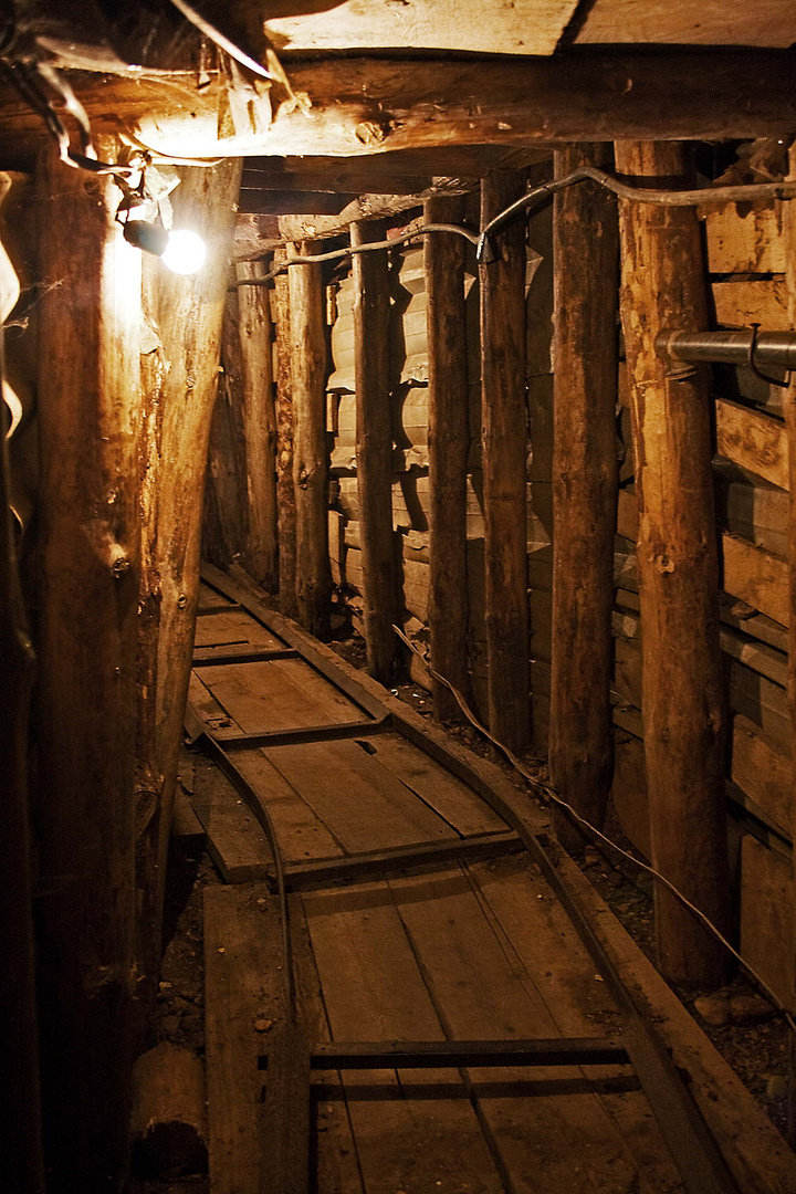 O Túnel da Esperança / The Tunnel of Hope in Sarajevo / Der Tunnel der Hoffnung