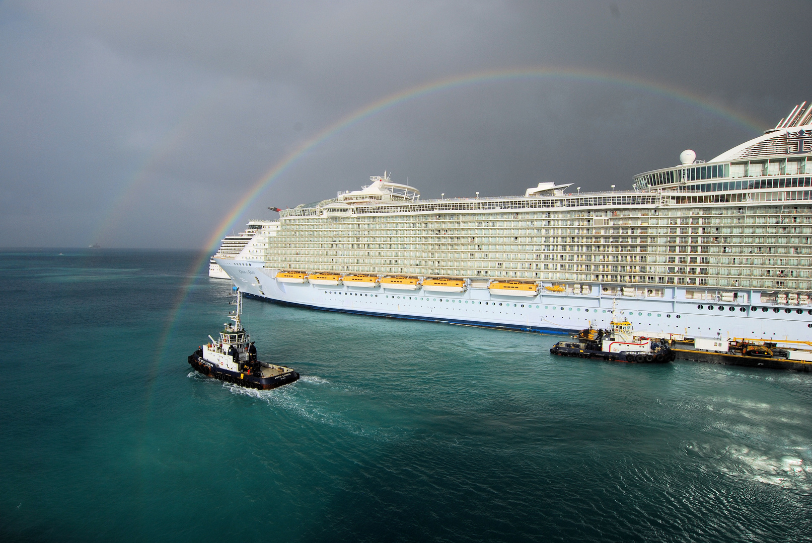 Oasis of the Seas im Regenbogen, St. Maarten