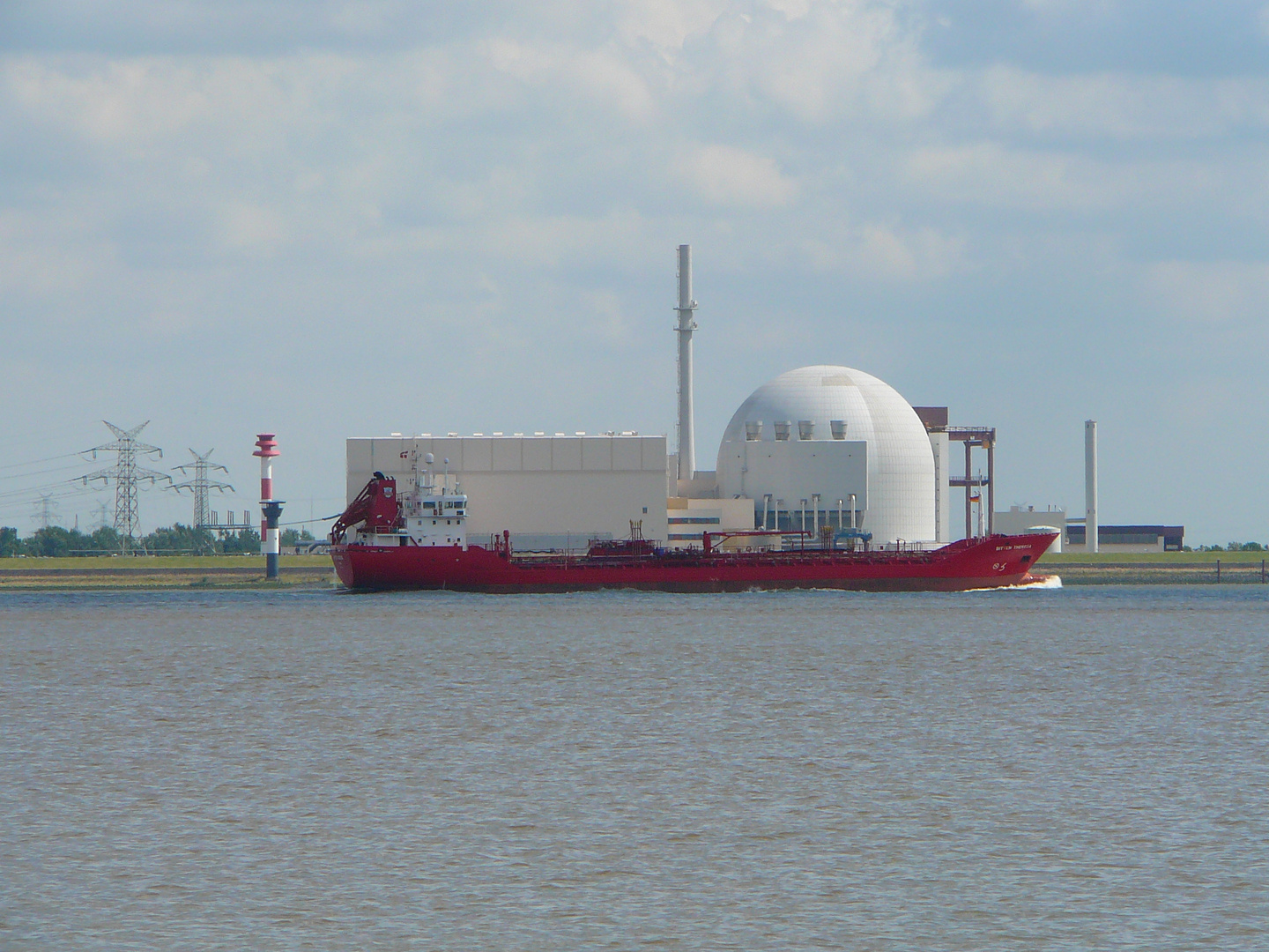 ob das Kernkraftwerk wohl in das Schiff passt ?