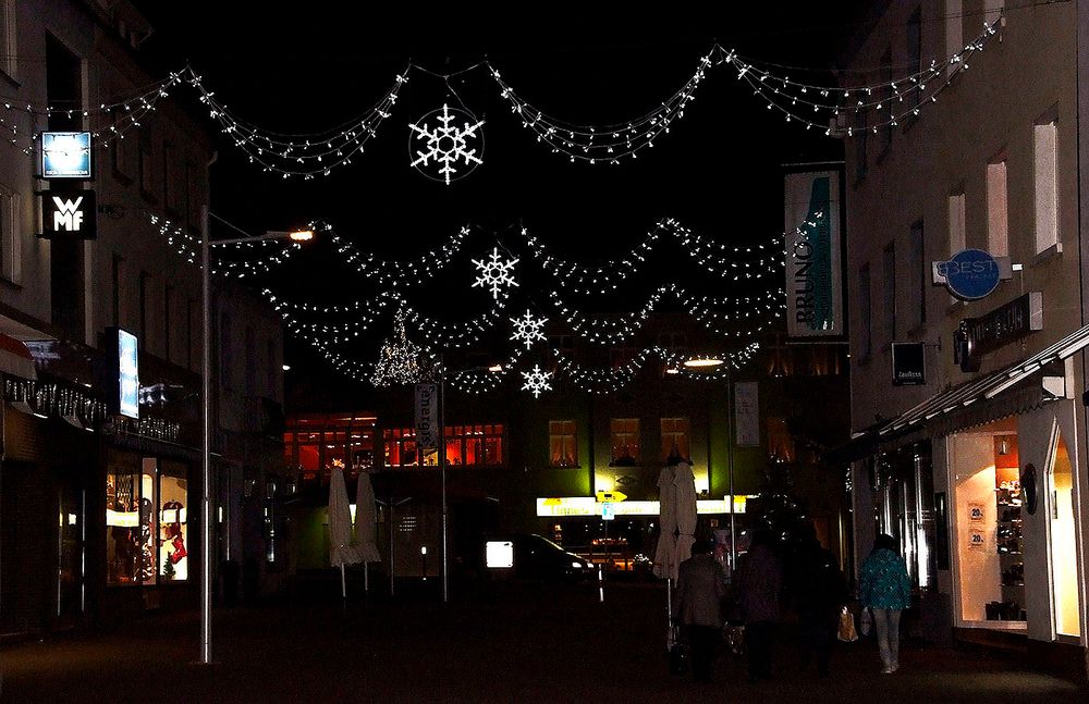 Ob die Weihnachtsdeko noch hängt ....