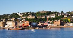 Oban -Tor zu den Hebriden - von Bord der Fahre aufgenommen, in der Einfahrt zum Hafen