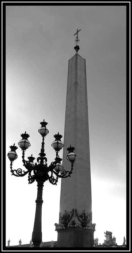 Obelisk auf dem Piazza San Pietro