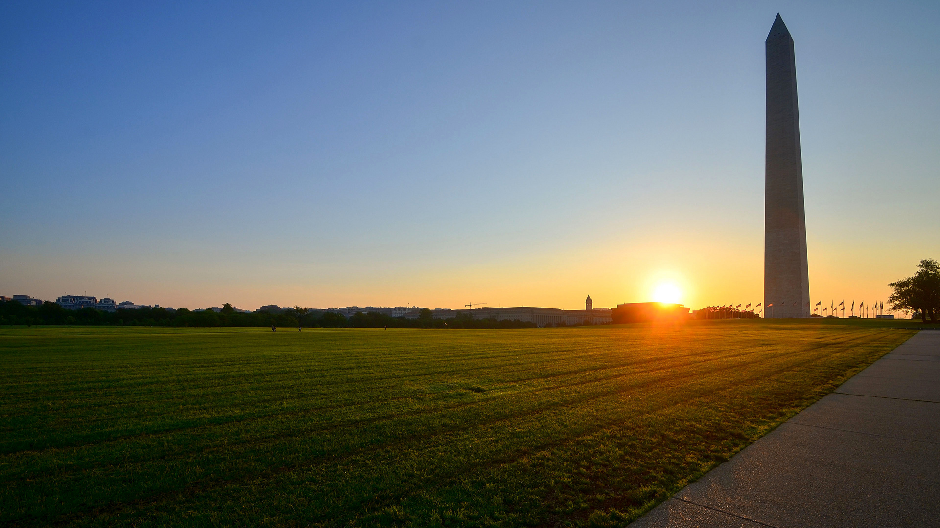 Obelisk bei Sonnenaufgang