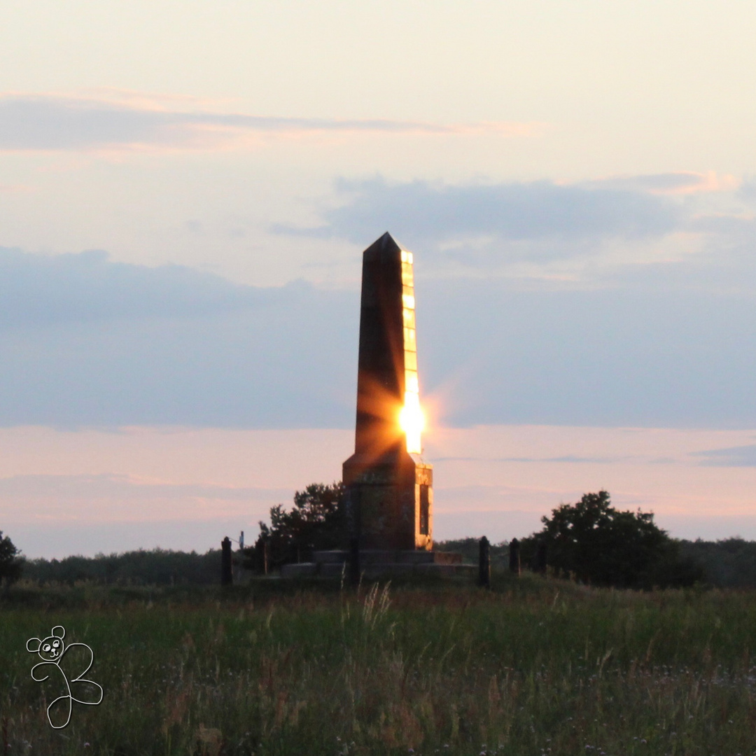 Obelisk im Abendsonnenschein