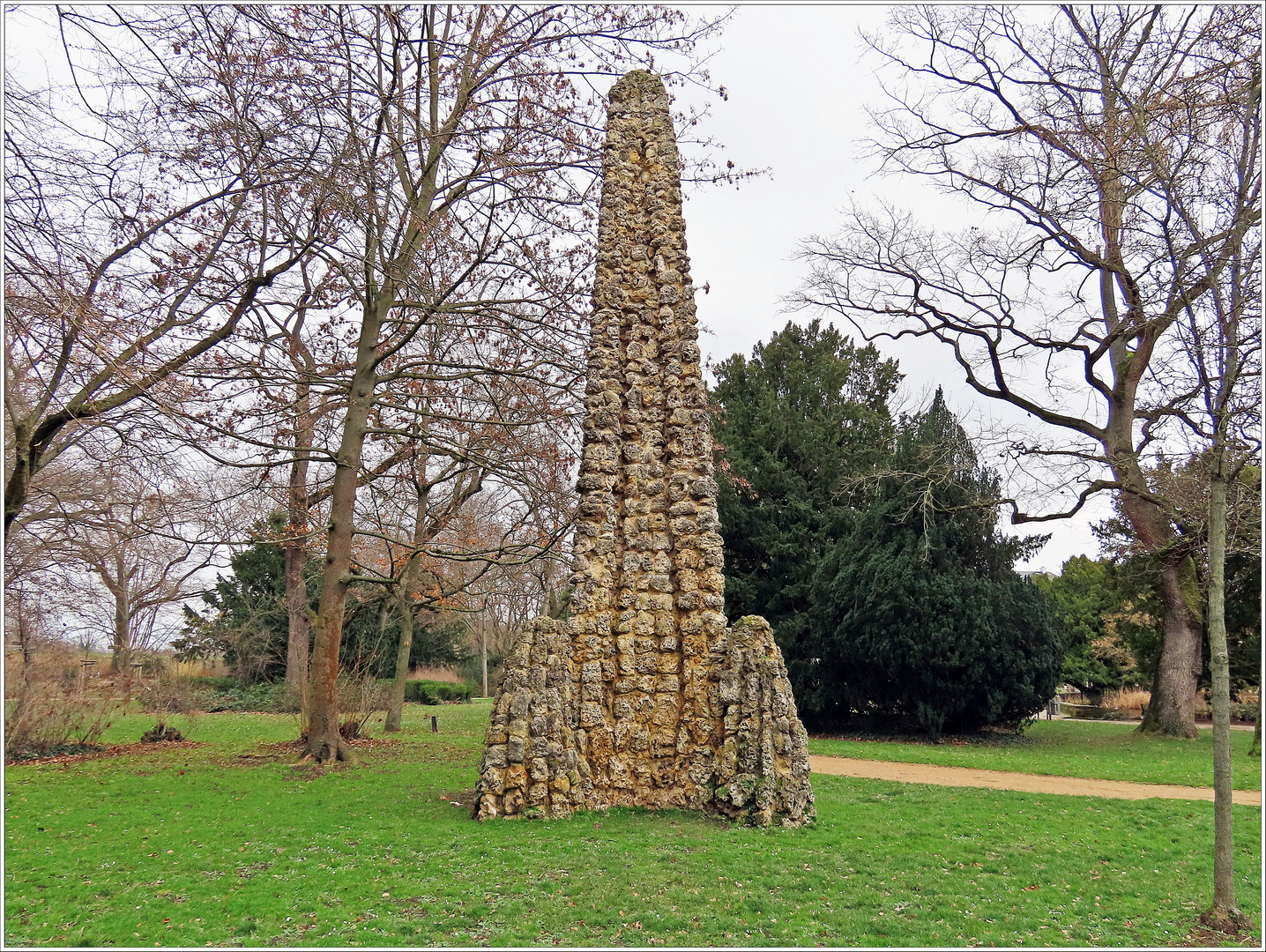 Obelisk im Verna-Park