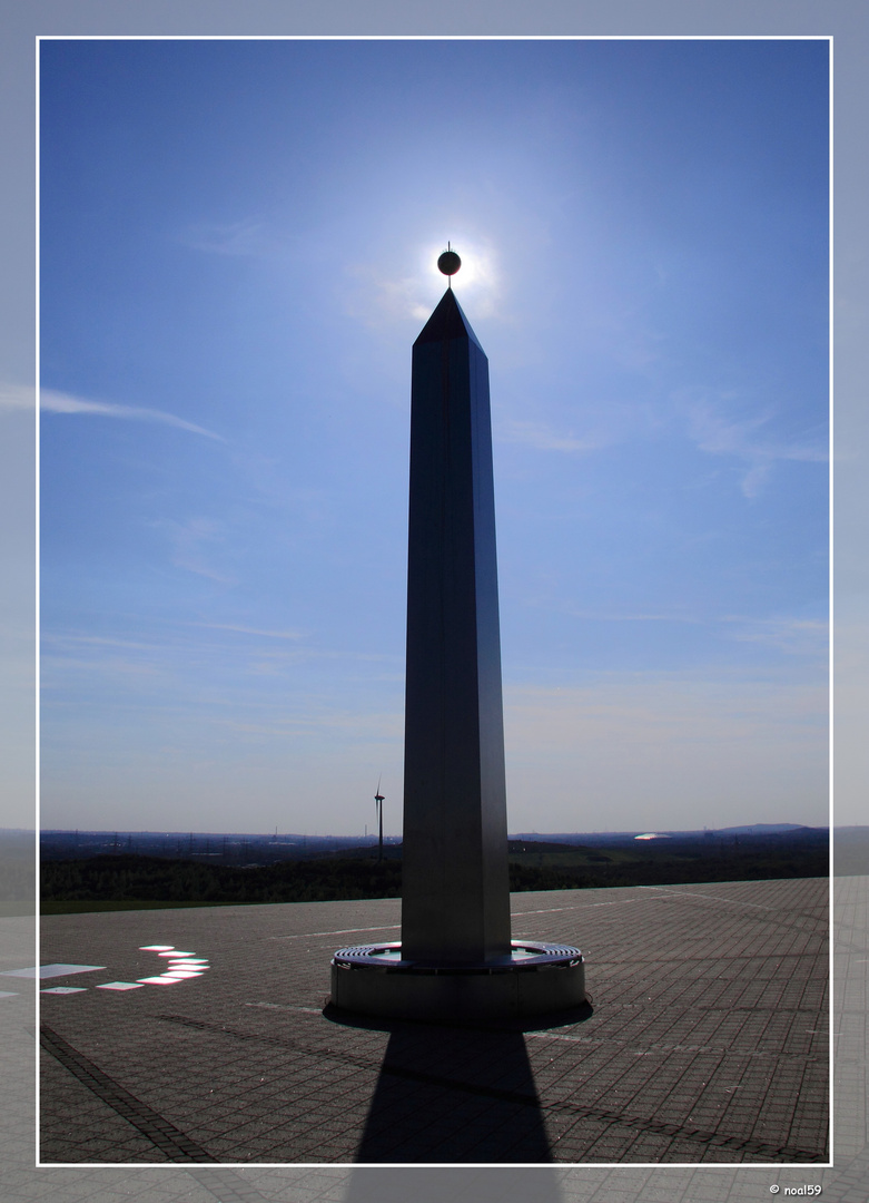 Obelisk - Künstliche Sonnenfinsternis auf der Halde Hoheward