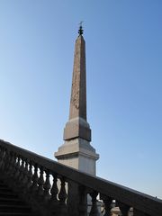 Obelisk oberhalb der Spanischen Treppe (Rom)