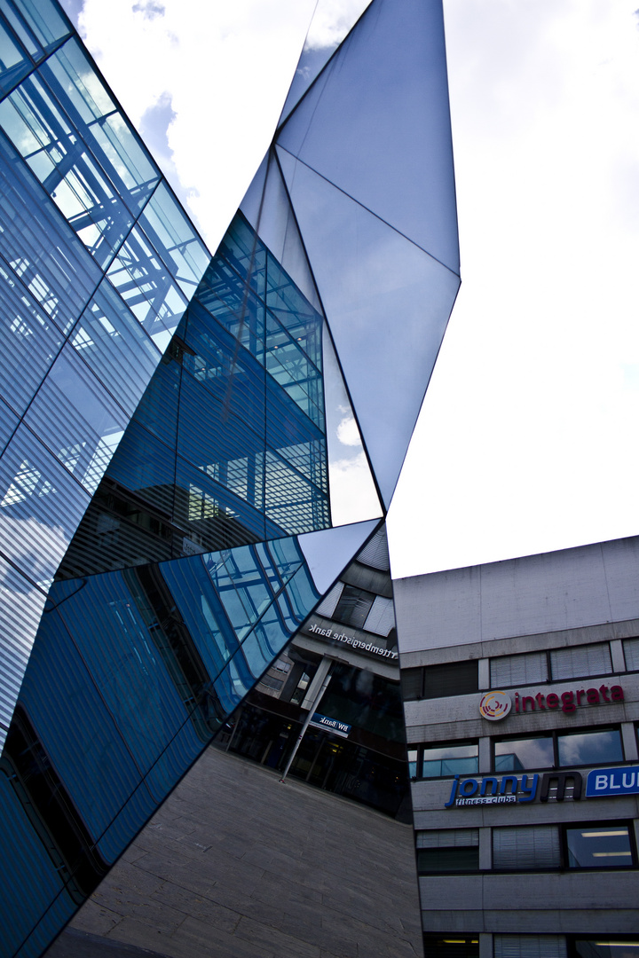 Obelisk of mirrors