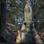 Obelisk unter der Burg