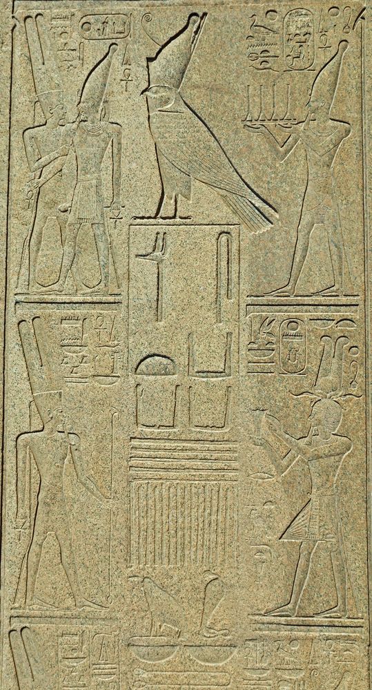 Obelisken Relief