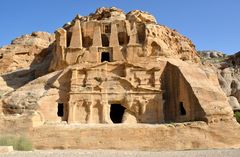 Obeliskengrab und Triklinium in Petra