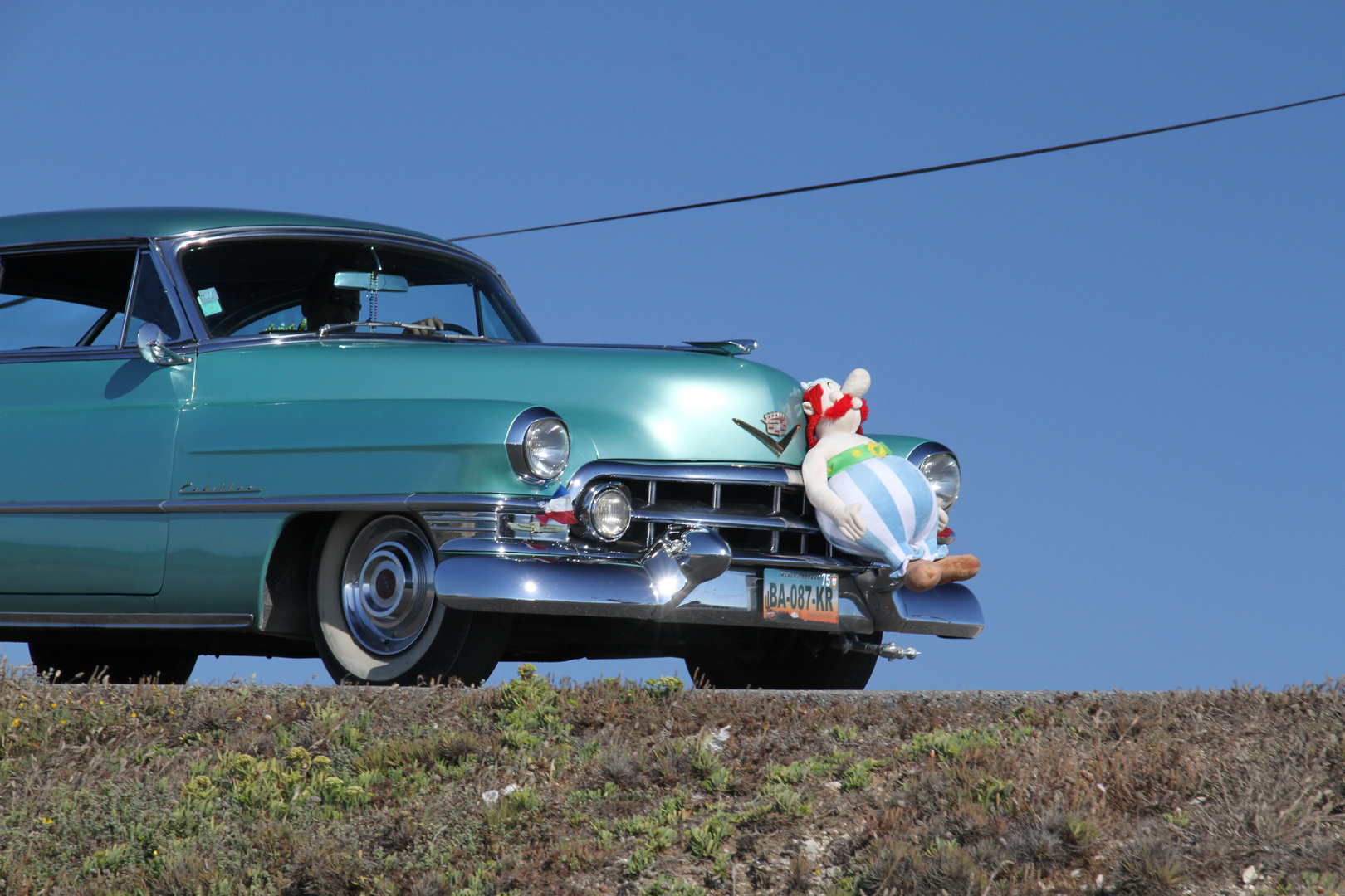 Obelix am türkisgrünen Cadillac