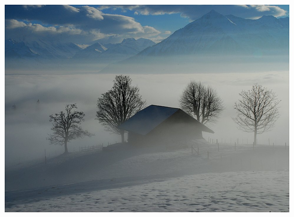 Oben blau unten grau