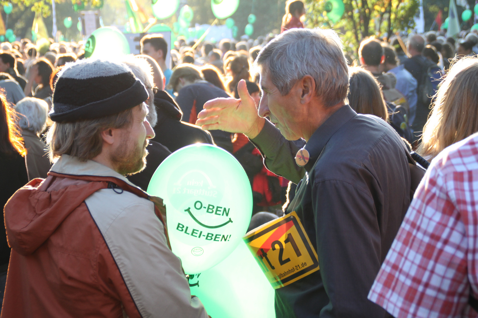 OBEN BLEIBEN im Licht Stuttgart Park 9.11