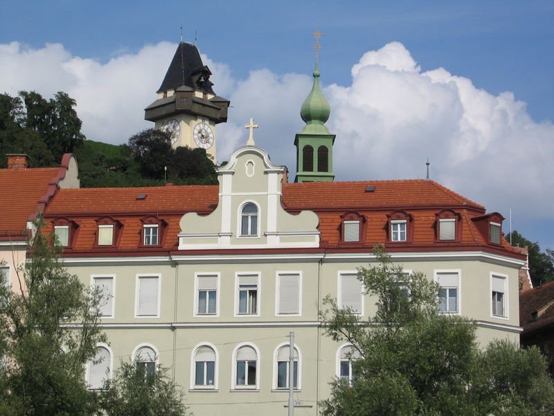 Oben - der Uhrturm von Graz