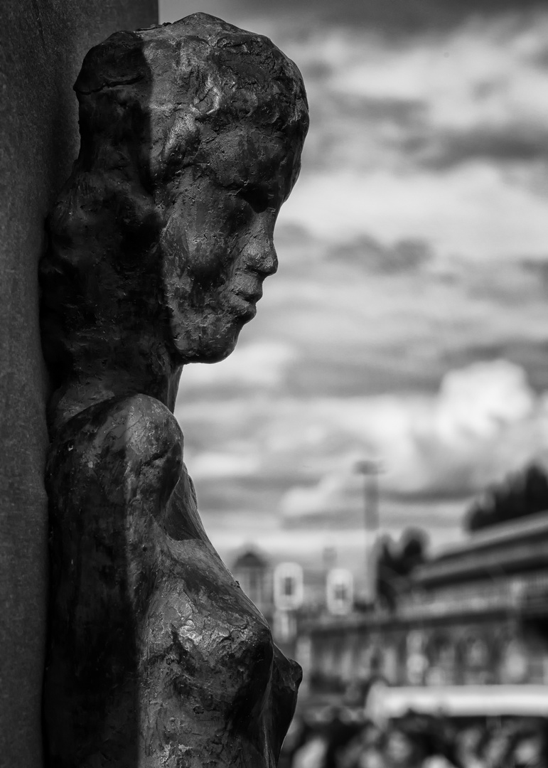 Oben ohne auf der Oberbaumbrücke