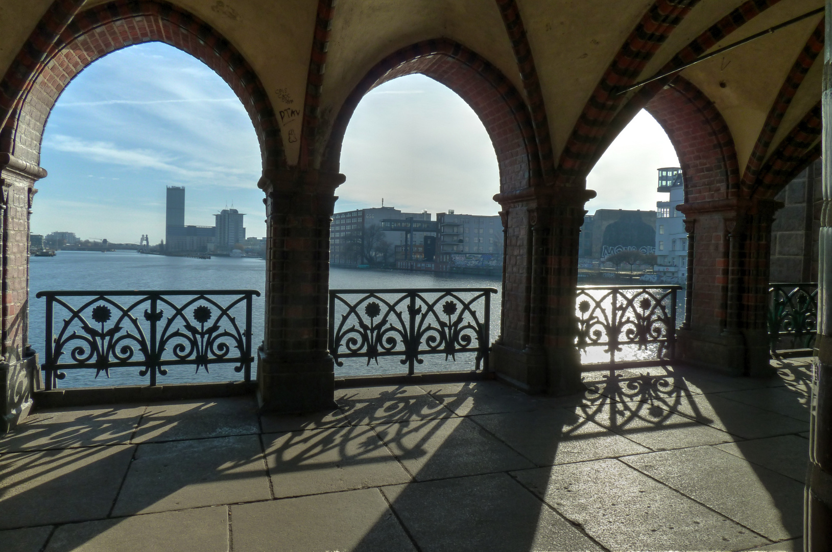 Oberbaumbrücke Arkaden Backstein