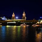 Oberbaumbrücke bei Mondschein mit U-Bahn