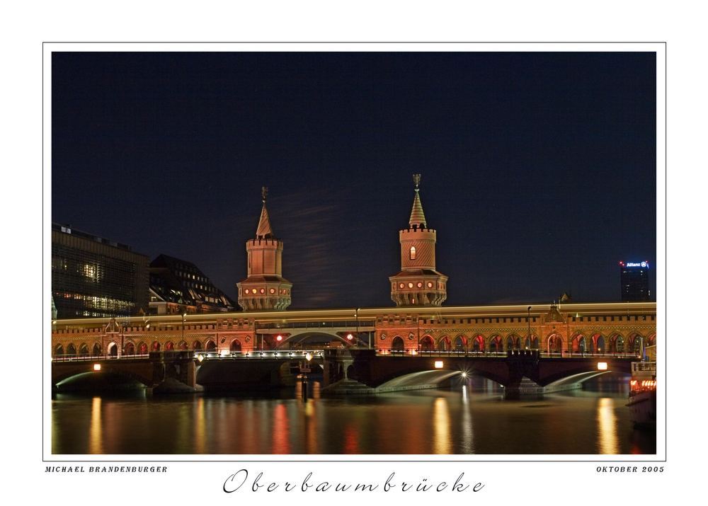 Oberbaumbrücke bei Nacht mit Blick auf die U-Bahn