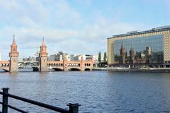 Oberbaumbrücke (Berlin) im Spiegel