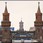 Oberbaumbrücke Berlin mit Blick auf das Rote Rathaus